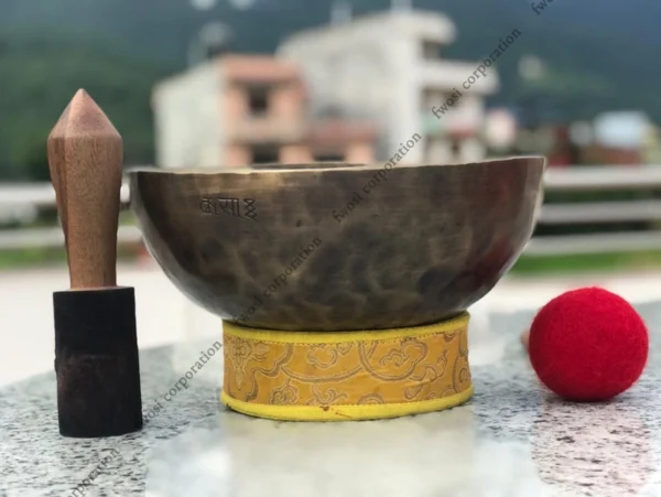 11 Inch Full Moon Tibetan Singing Bowl with Mallet - Image 4